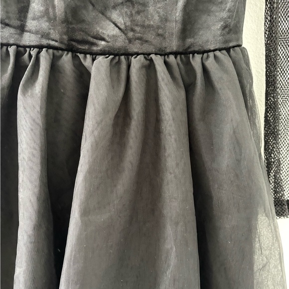 Elegant Black Long Sleeve Dress - Picture 3 of 7